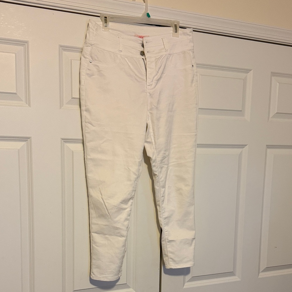 Refuge Women's Crisp White Ankle Jeans